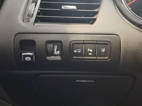 Used 2017 Chevrolet Impala Premier w/ Enhanced Convenience Package image 29