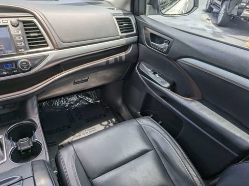 Used 2018 Toyota Highlander XLE FWD image 17