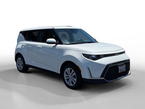 Used 2023 Kia Soul LX FWD image 7