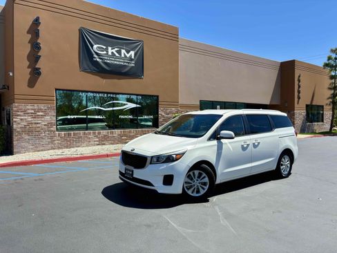 Used 2015 Kia Sedona LX w/ LX Convenience Package FWD image 2