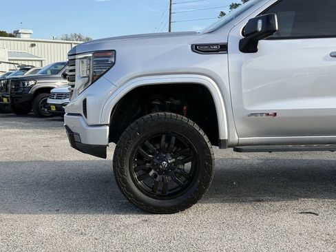 Used 2022 GMC Sierra 1500 AT4 w/ AT4 Premium Package image 9