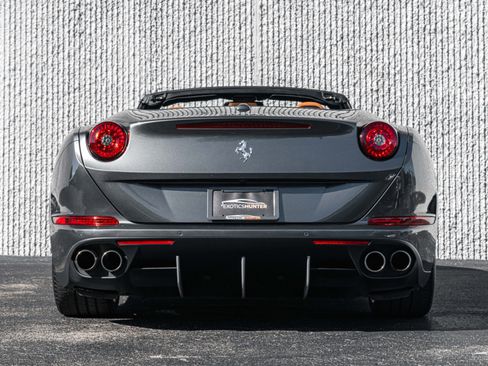 Used 2015 Ferrari California T image 21