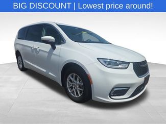 Used 2023 Chrysler Pacifica Touring-L FWD 360° Tour
