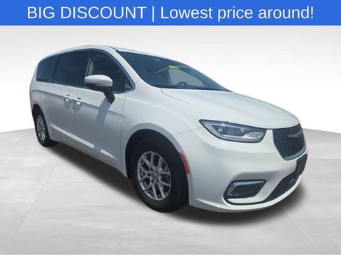 Used 2023 Chrysler Pacifica Touring-L FWD image 1