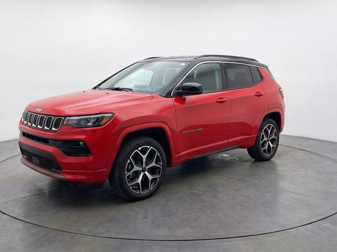 Used 2025 Jeep Compass Limited AWD/4WD image 3