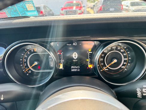 Used 2021 Jeep Wrangler Unlimited Sahara AWD/4WD image 18