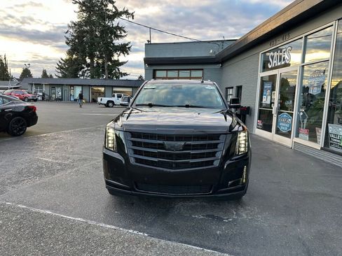 Used 2015 Cadillac Escalade ESV Luxury AWD/4WD image 3
