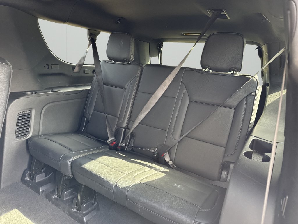 Used 2025 GMC Yukon XL Denali AWD/4WD image 12