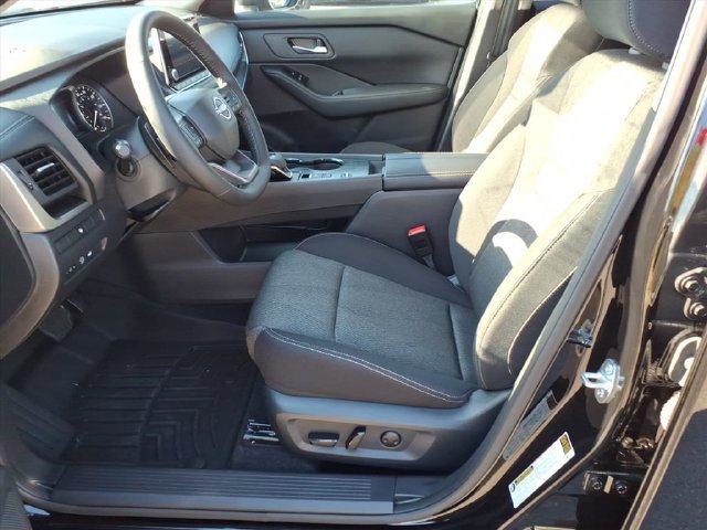 Used 2025 Nissan Rogue SV FWD image 13