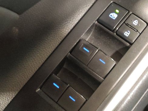 Used 2021 Toyota Highlander XLE image 27