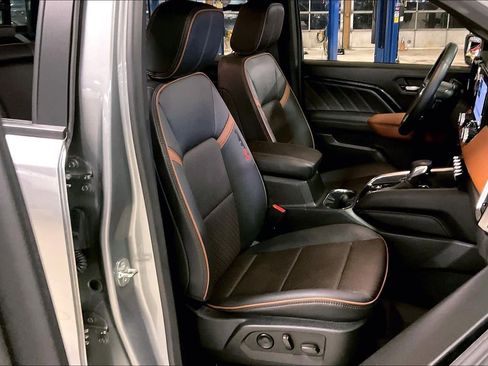 Used 2024 GMC Canyon AT4 w/ AT4 Premium Package image 9