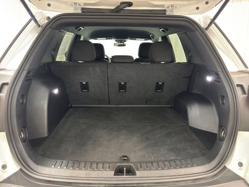 Used 2025 GMC Terrain Elevation image 9