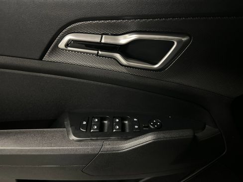 Certified 2025 Kia Sportage LX image 10
