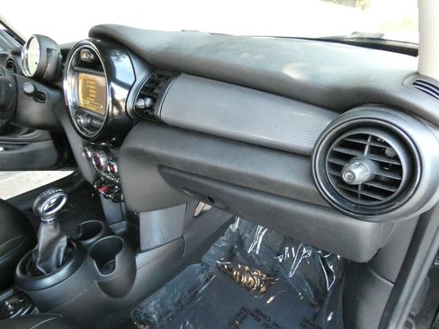 Used 2018 MINI Cooper 2-Door Hardtop FWD image 32
