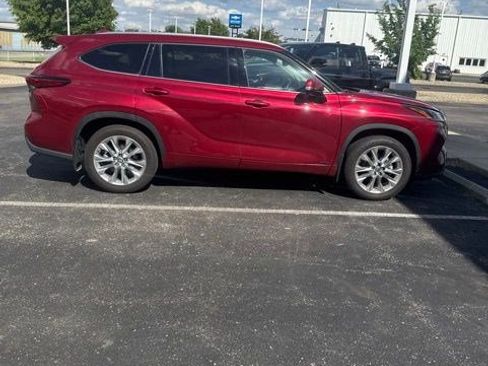 Used 2023 Toyota Highlander Limited AWD/4WD image 3