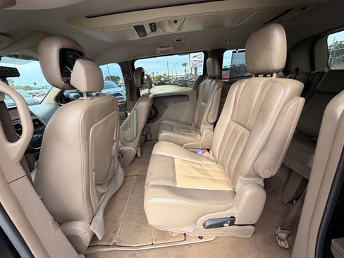 Used 2013 Chrysler Town & Country Touring-L w/ Premium Group image 11