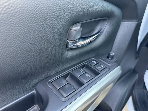 Used 2023 Nissan Titan SV w/ SV Convenience Package image 22