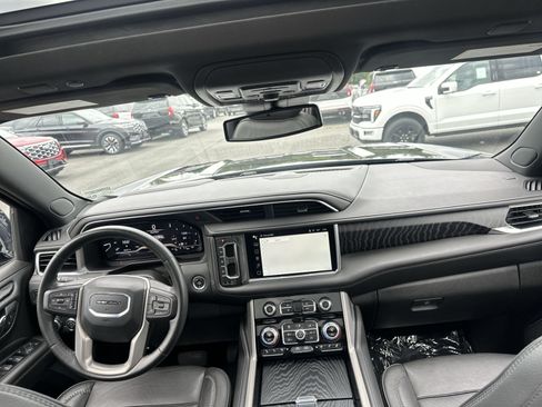 Used 2024 GMC Yukon XL Denali AWD/4WD image 24