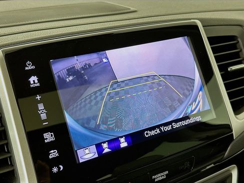 Used 2018 Honda Pilot Touring image 15