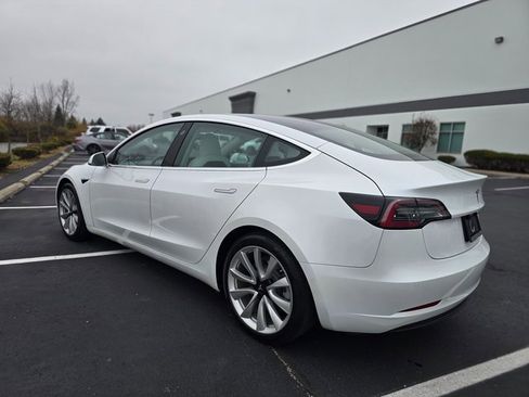 Used 2020 Tesla Model 3 Standard Range Plus image 9