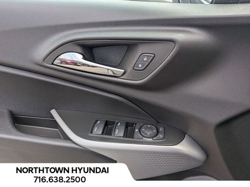 Used 2025 Chevrolet Trax LS FWD image 28