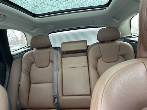 Used 2019 Volvo XC60 T6 Momentum w/ Advanced Package image 25