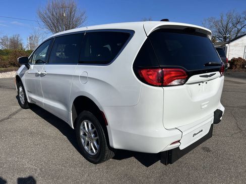 Used 2023 Chrysler Voyager LX FWD image 8