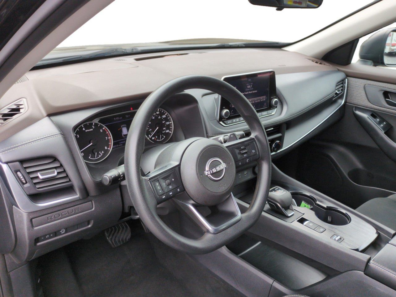Used 2023 Nissan Rogue S FWD image 15