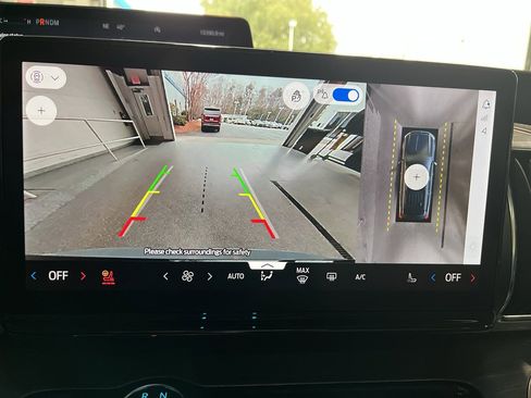 Used 2025 Ford Expedition Platinum image 28