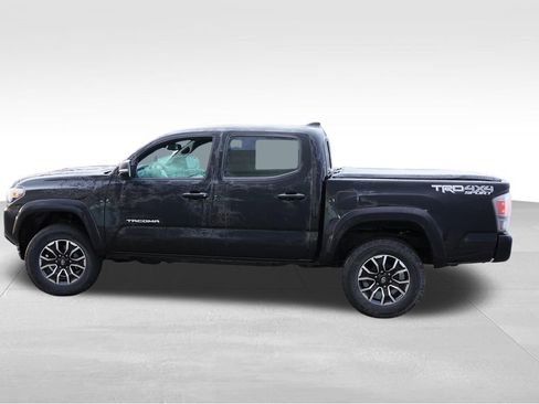 Used 2022 Toyota Tacoma TRD Sport image 9
