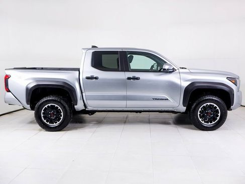 Used 2025 Toyota Tacoma TRD Off-Road image 33