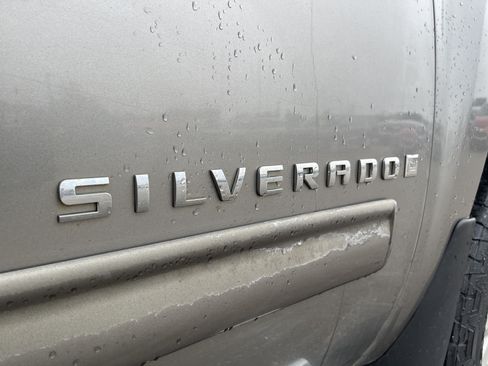 Used 2009 Chevrolet Silverado 1500 LT AWD/4WD image 24