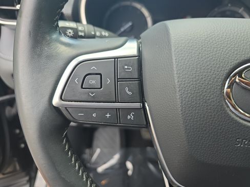 Used 2021 Toyota Highlander XSE FWD image 19