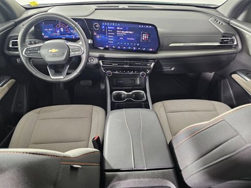 Used 2025 Chevrolet Traverse LT w/ Driver Confidence Package FWD image 17