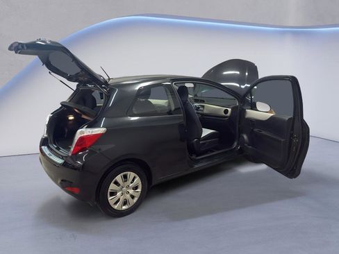 Used 2013 Toyota Yaris L image 12