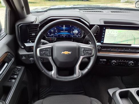 Used 2025 Chevrolet Silverado 1500 LT RWD image 16
