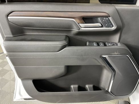 Used 2025 GMC Sierra 2500 SLT image 21