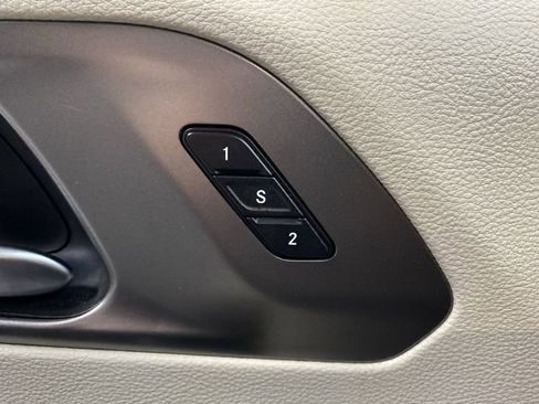 Used 2022 Chrysler Pacifica Touring-L image 25