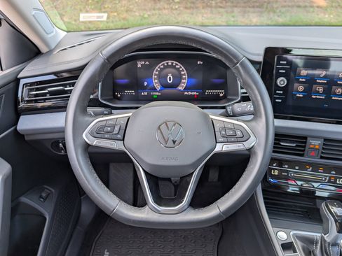 Used 2025 Volkswagen Jetta SE w/ Sunroof Package FWD image 24