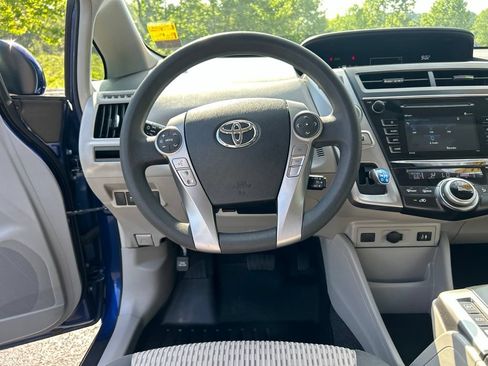 Used 2017 Toyota Prius V Three FWD image 14