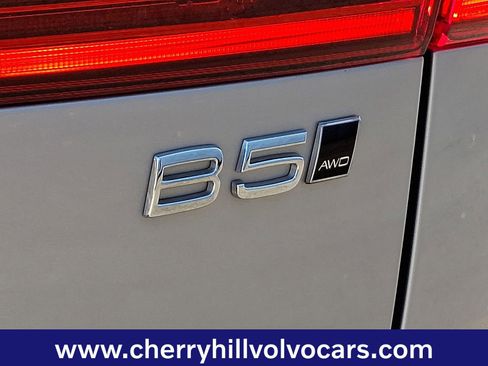 Certified 2025 Volvo XC60 B5 Plus image 33