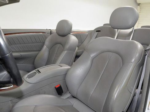 Used 2006 Mercedes-Benz CLK 350 Cabriolet w/ Premium Pkg image 19