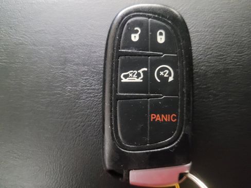 Used 2019 Jeep Cherokee Latitude Plus image 32