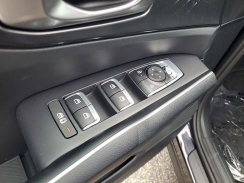 Used 2025 Kia Sorento S w/ Panoramic Sunroof Package FWD image 9