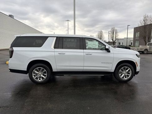 New 2026 Chevrolet Suburban Premier AWD/4WD image 2