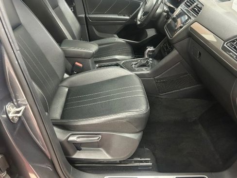 Used 2022 Volkswagen Tiguan SE R-Line image 12