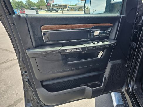 Used 2016 RAM 1500 Laramie w/ Convenience Group AWD/4WD image 9