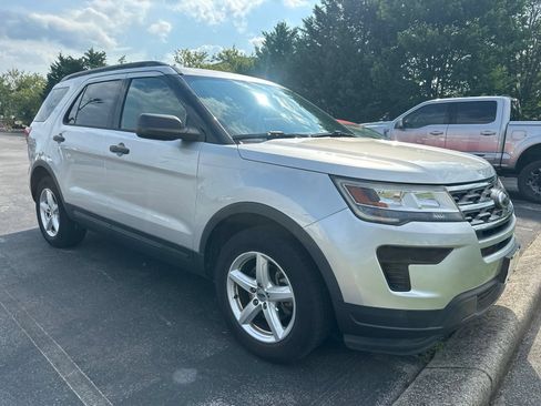Used 2018 Ford Explorer FWD image 2
