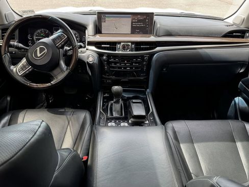 Used 2018 Lexus LX 570 4WD image 30