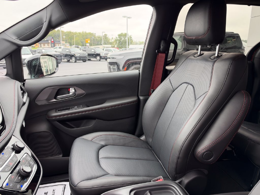 New 2027 Chrysler Pacifica Select FWD image 20